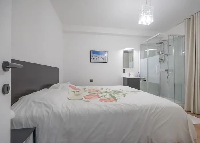 Lecomte - Oceanfront 206 Appartement