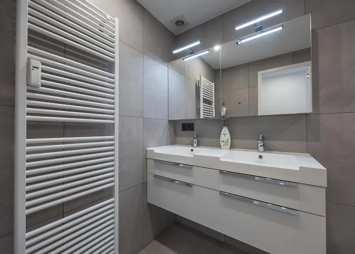 Lecomte - Oceanfront 206 *